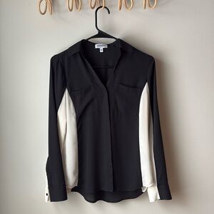 Brand: Express
Size: XS
Lightweight material 
Button up